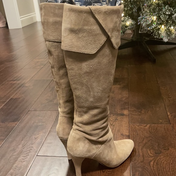 High heeled sued boots, size EU7 - Picture 2 of 3